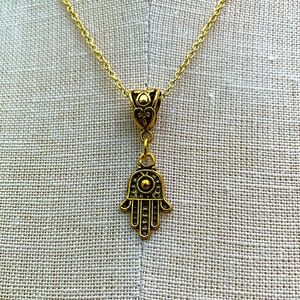 NWT Sterling Silver Plated Chain & Hamsa Alloy Metal Charm Necklace